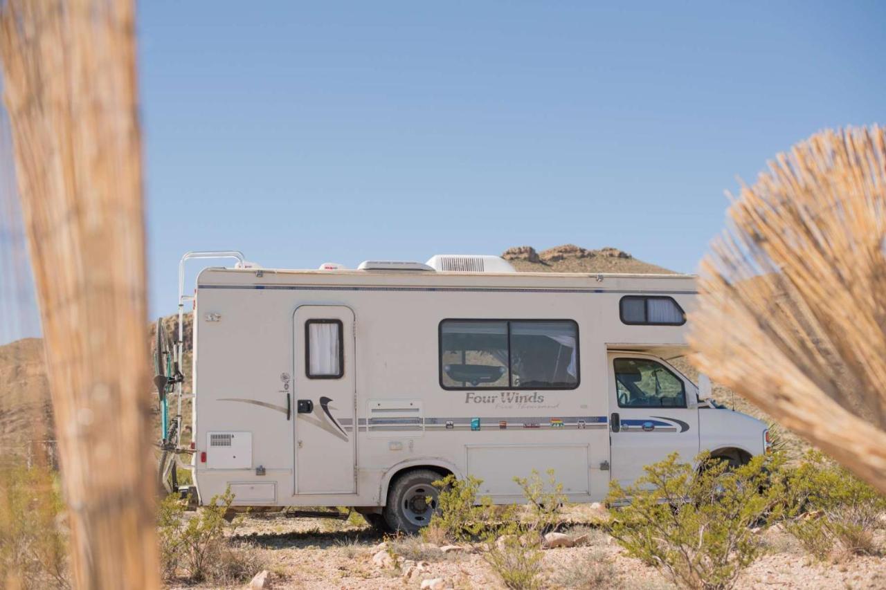 Camping At Desert Gardens Oasis In Lobo, Tx 范霍恩 外观 照片