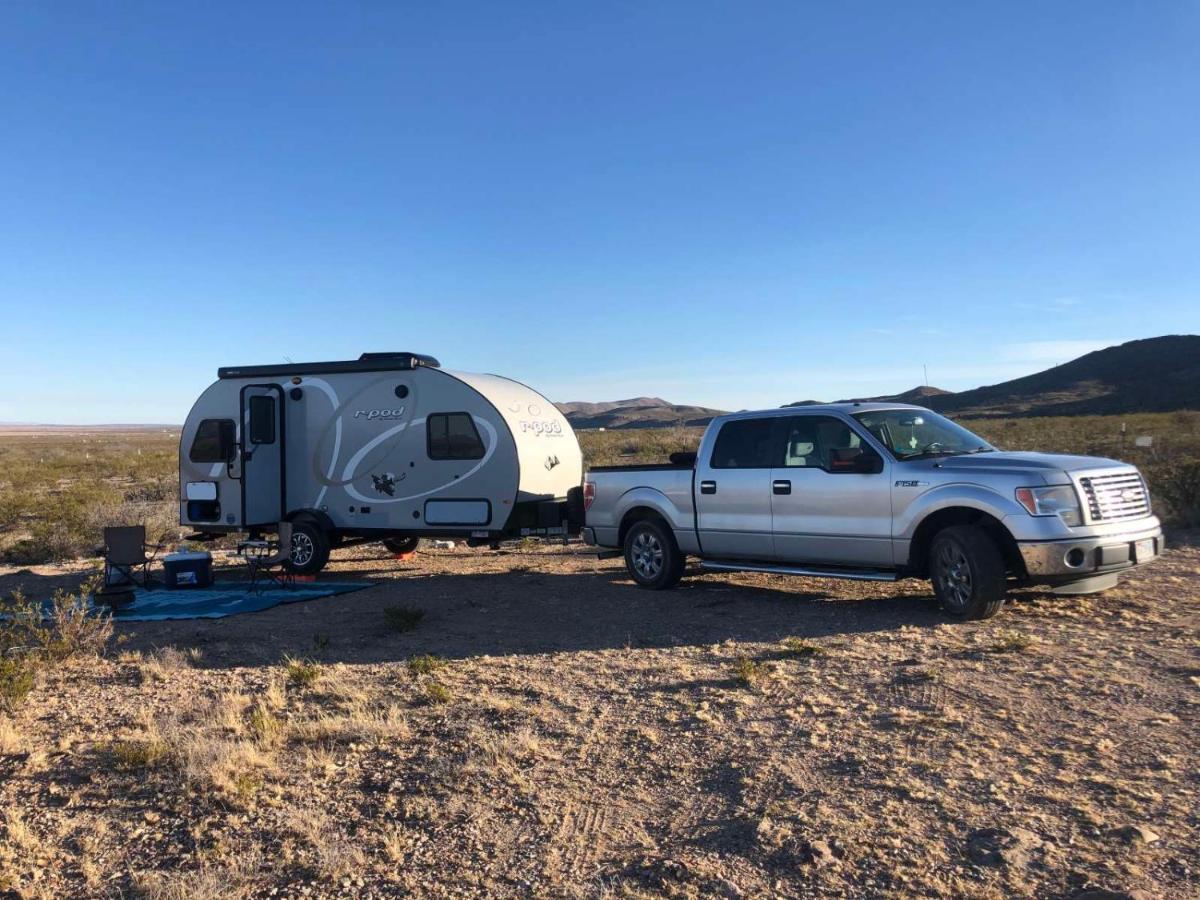 Camping At Desert Gardens Oasis In Lobo, Tx 范霍恩 外观 照片