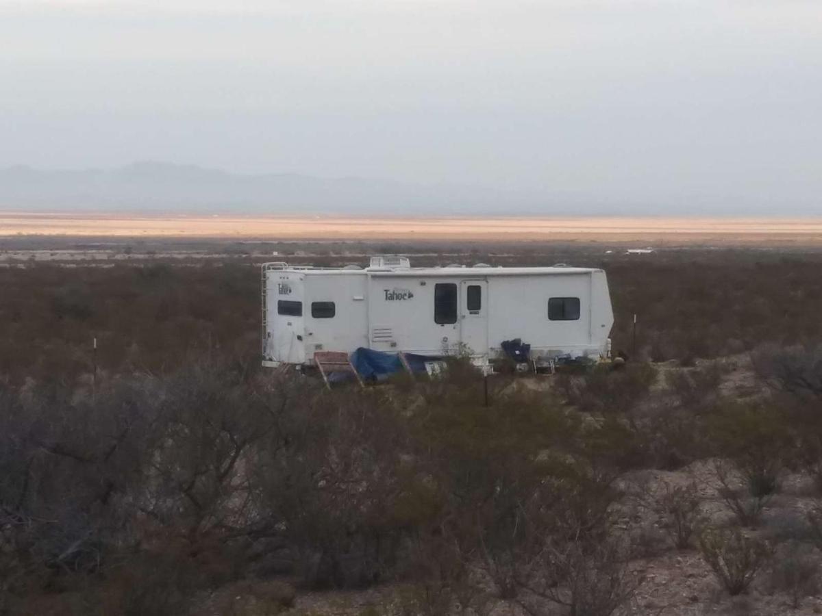 Camping At Desert Gardens Oasis In Lobo, Tx 范霍恩 外观 照片